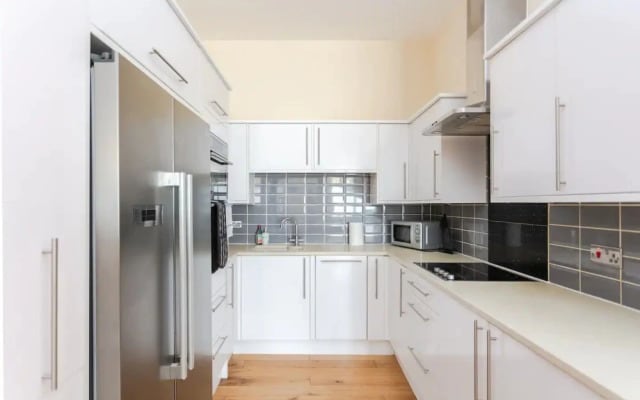 Stylish 2 Bedroom Apartment in Greenwich