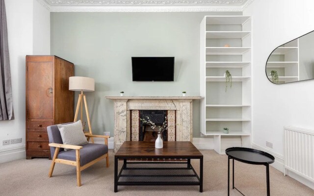 Apartment In Kensington