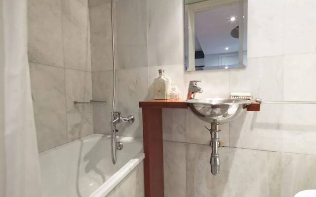 My Space Barcelona Gracia Pool B32
