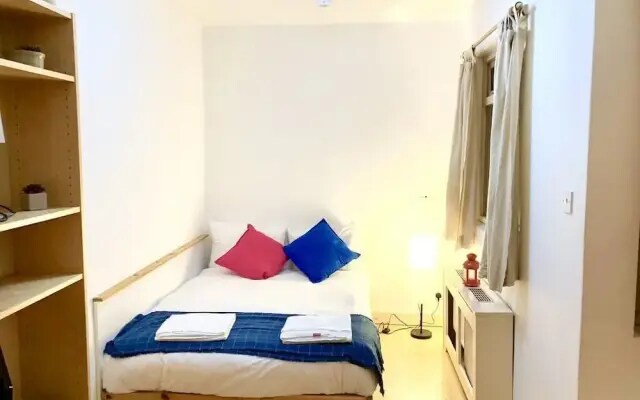 HFS Studio Next To Hydepark L12