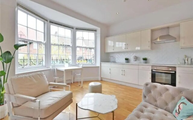 Luxury 3-bed Huge Garden Great Transport Links
