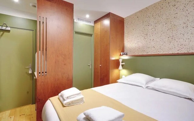 Chic Studio for 2 People - Republique