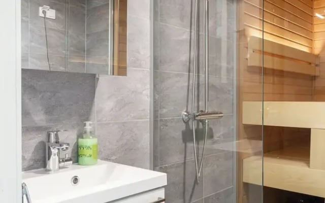 3BR Modern Loft Penthouse with Sauna & Parking