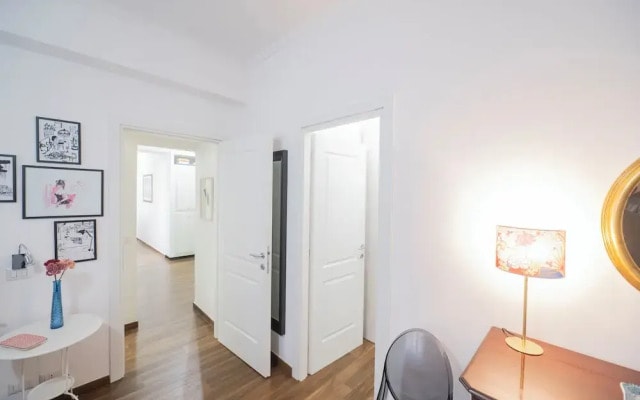 Lovely Design Apartment With Balcony