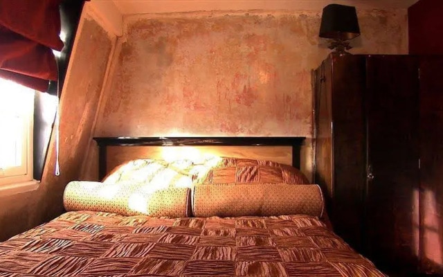 Rough Luxe Hotel