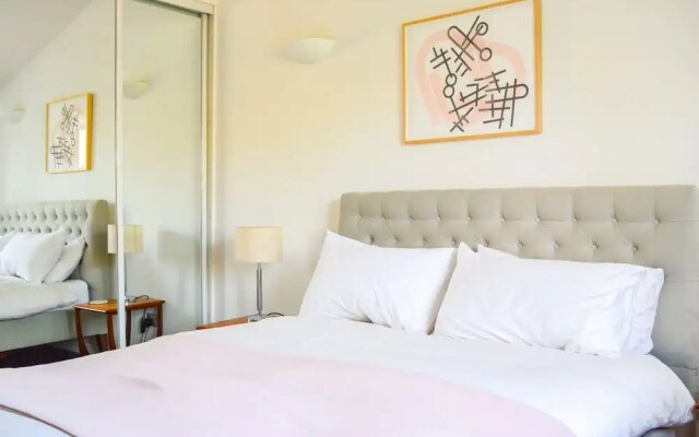 Well-Appointed 2 Bedroom East London Flat