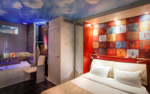 Apostrophe Hotel