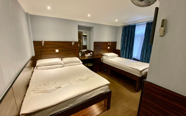 Crestfield Hotel