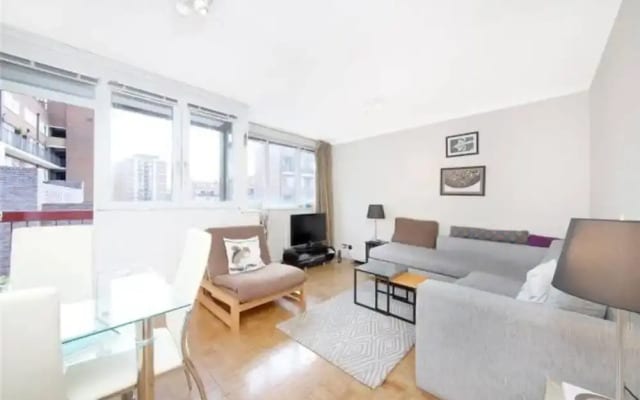 3 Bedroom Hoxton Flat Close to Bustling Shoreditch