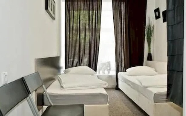 Mary Gold Hotel and Hostel (ex. A la Russe)