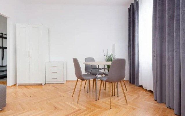 Kamienica Stanisława Augusta Warszawa by Renters