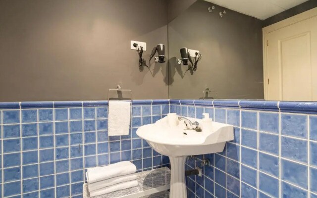 GR0-Quiet apartment, Private backyard, Walk to Old Town