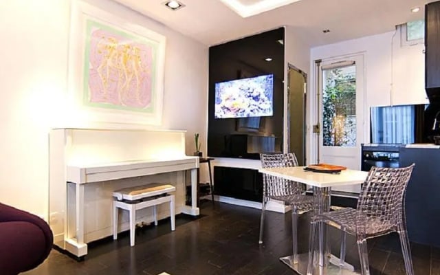 Studio Paris Apartment - Jobs