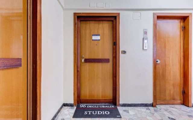 96 Degli Ubaldi Studio