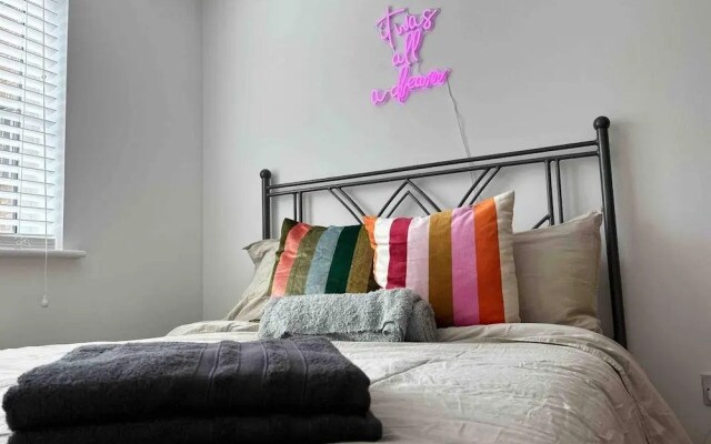 1-bed Apartment in Greater London Next to Station
