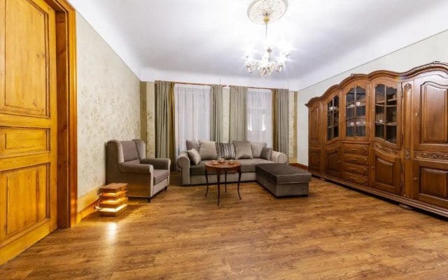 Ancient Storie's AP 65sqm Renovated Free parking