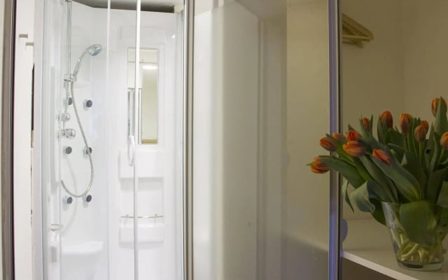 Floris Hotel