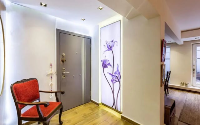 Stylish Flat With Backyard Near Malls in Besiktas