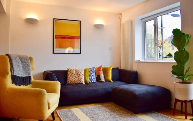 2 Bedroom Flat With Balcony in Homerton