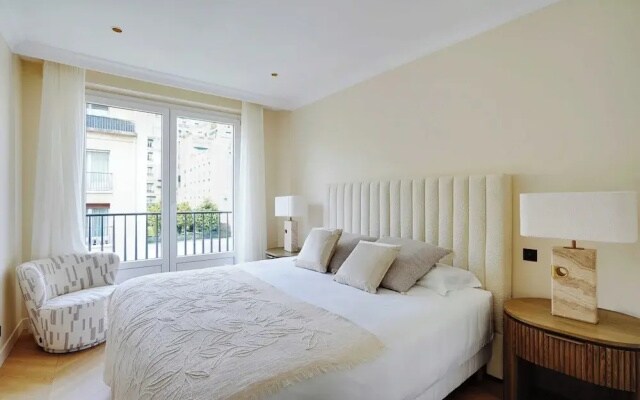Luxurious Apartment - 2br- 6P Eiffel Tower View