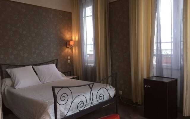 Hôtel Les Chansonniers