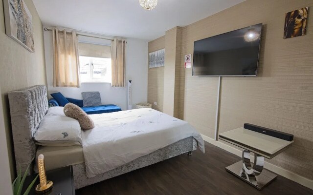 Manchester Retreat - Modern 2Br Apartment