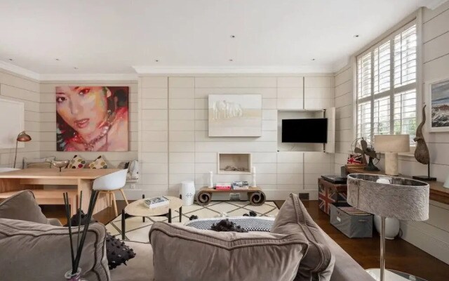 3-bed Home w Private Parking Fairytale Garden