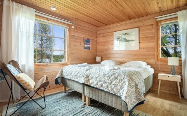 Cozy 3BR Riverside House with Sauna