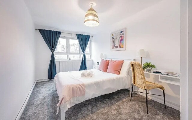 Nice 2-bed flat near earls court