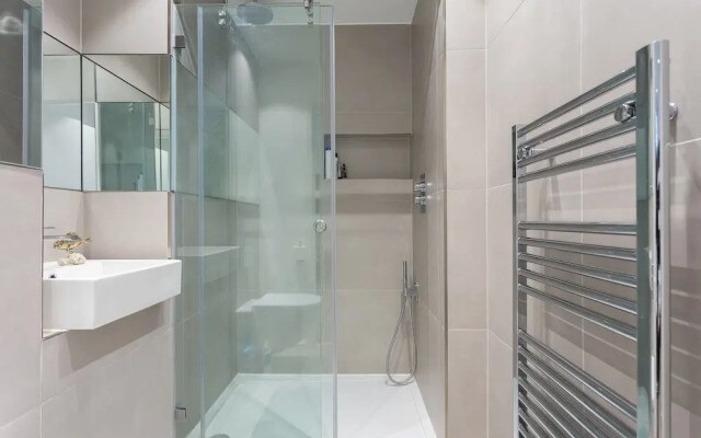 3 Bedroom Apartment Near King George's Park
