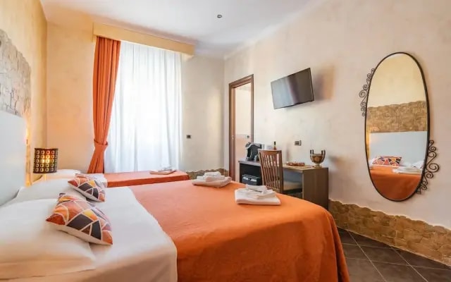 Room in Apartment - Alis Laura Guest House