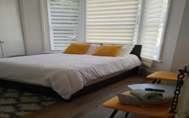 Tottenham City Stays (Opposite Seven Sisters Train Station)