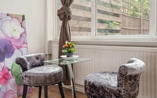 Beautiful Studio W/patio Near London Bridge