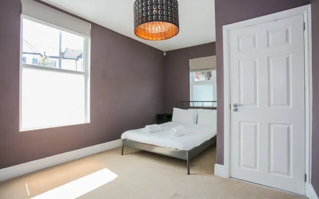 Three Bedroom Apartment in Willesden Green