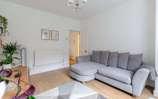 Central & Stylish 1BD Flat - 8mins to Greenwich!