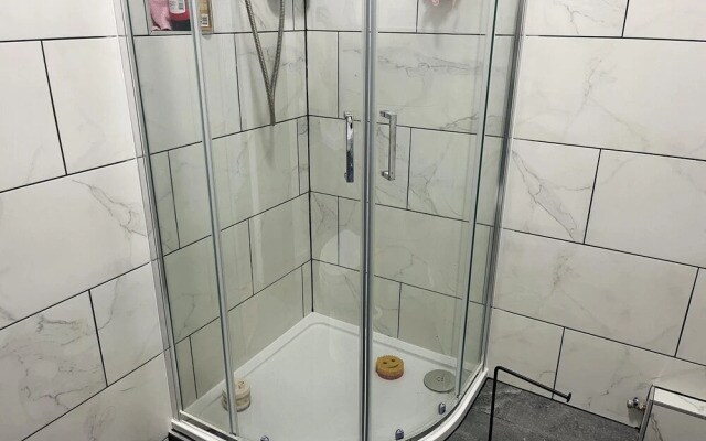 Newly Refurbished 1-bed Apartment in Croydon Se25