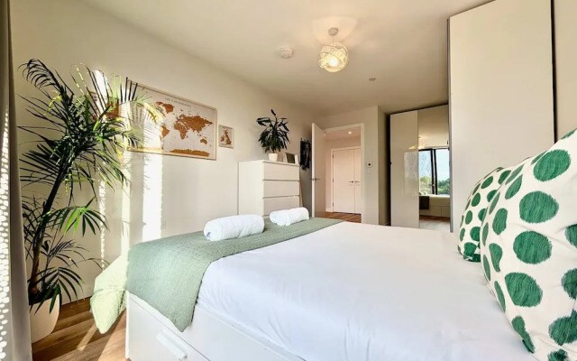 Amazing Flat With Free Parking and Balcony