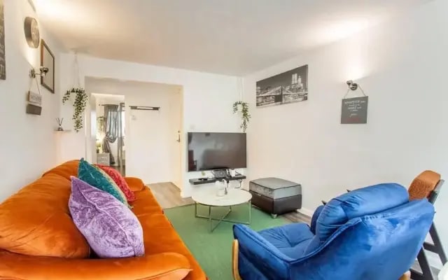 Immaculate 2-bed Apartment in Dagenham