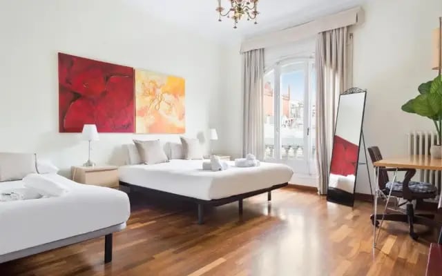 Large & beautiful apartment 4min from Passeig de Gràcia