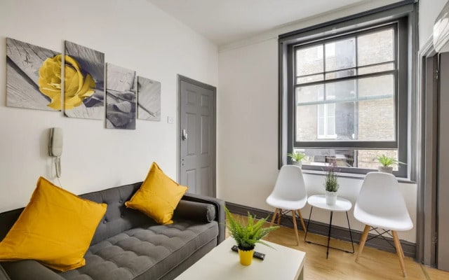 2 Bedroom Apartment 1st Floor Central London