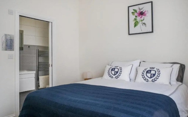 6 Blue Bridge Luxury Apartment