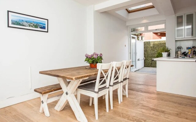 Bright 3 Bedroom Home in Clapham South