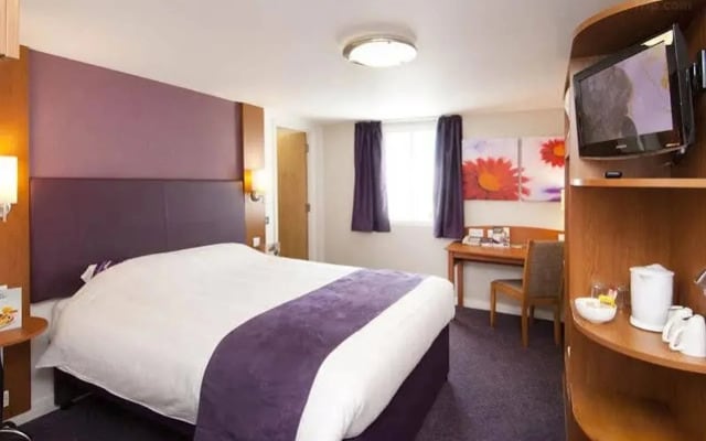 Premier Inn Manchester - Denton