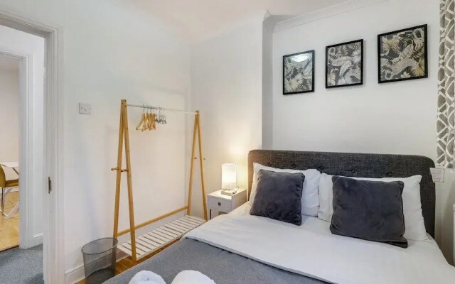 Modern 4 Bedroom Hse Garden in Feltham
