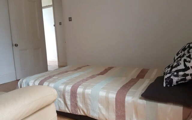 Convenient Catford Apartment