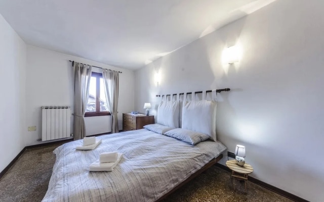 Maurizio House