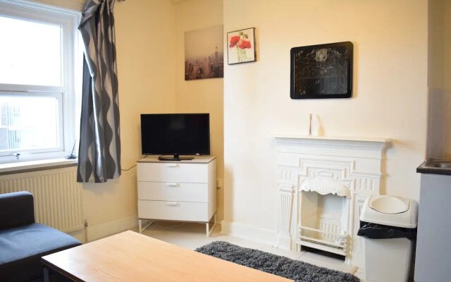 2 Bedroom Flat In Central London
