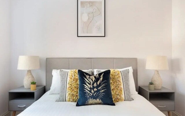 Comfortable 2 Bed Apartment by Tower Bridge