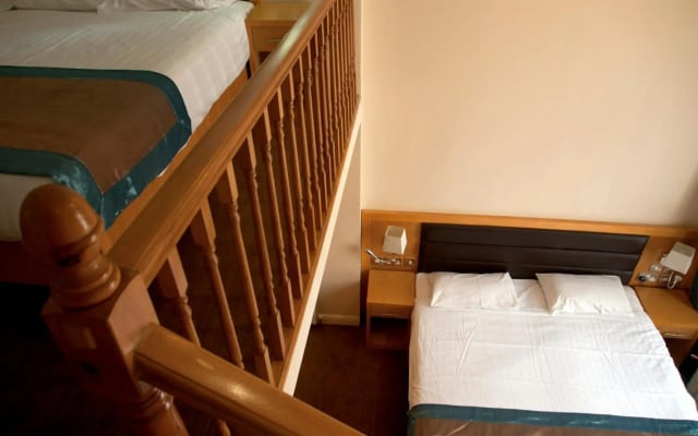 Cromwell Crown Hotel