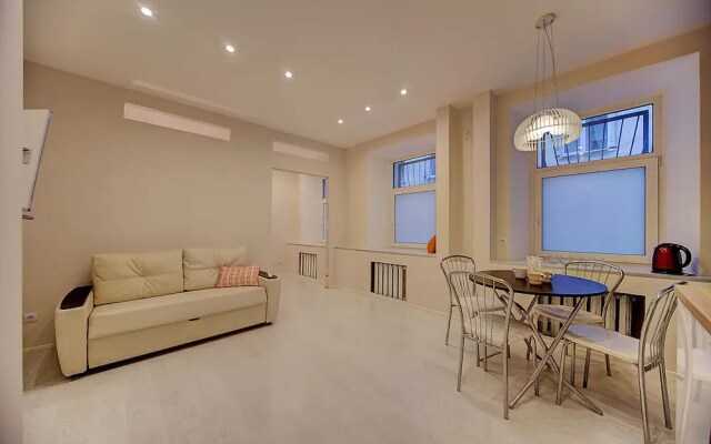 Home4day Central 2 Bedroom Apartment on Griboyedova